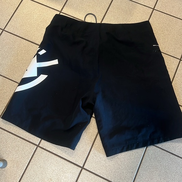 MENS NAUTICA SWIM SHORTS - 38W - Picture 5 of 6